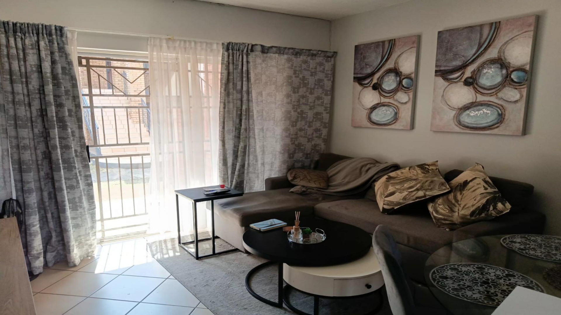 Lounges of property in Karenpark