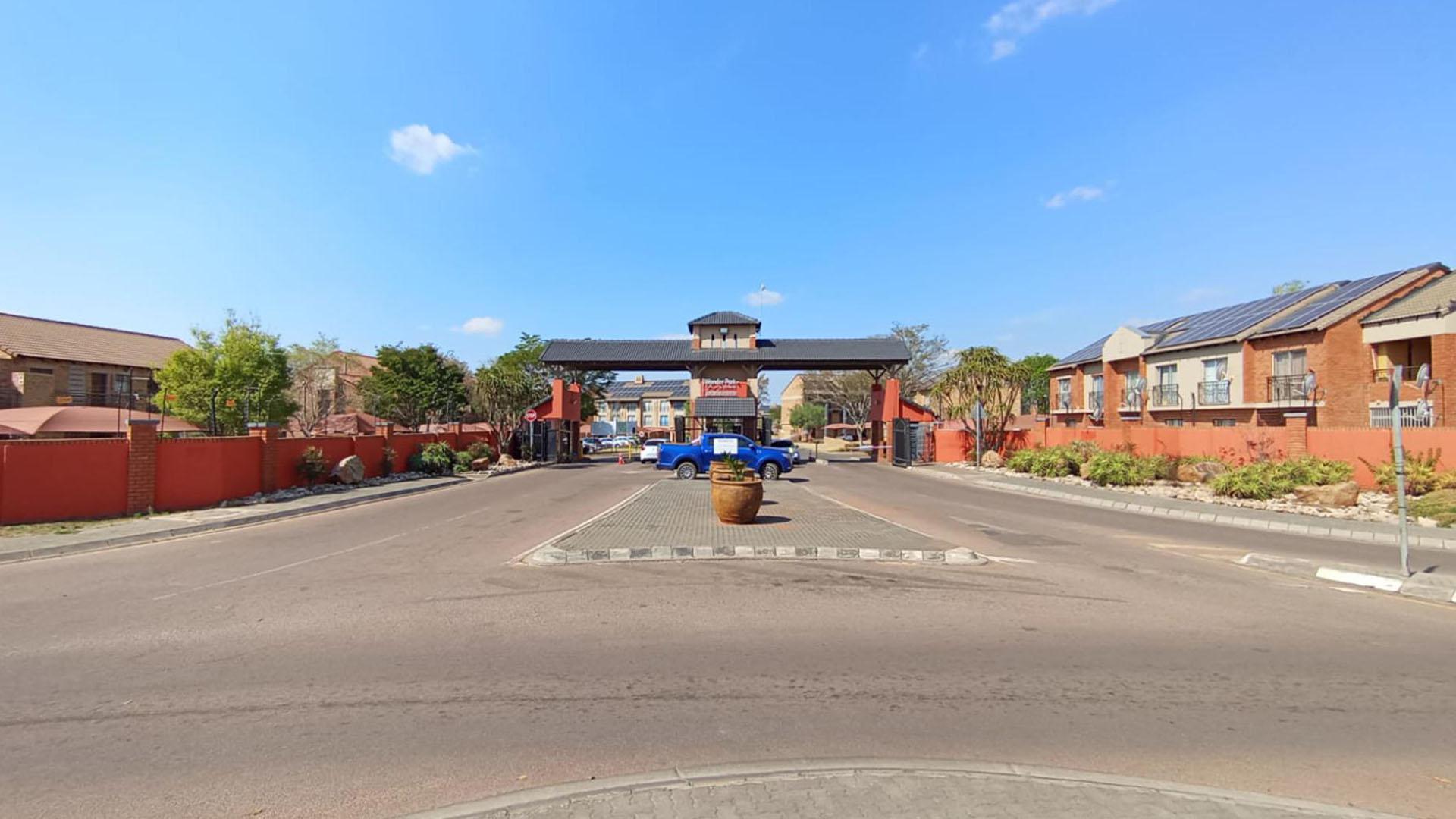 Front View of property in Karenpark