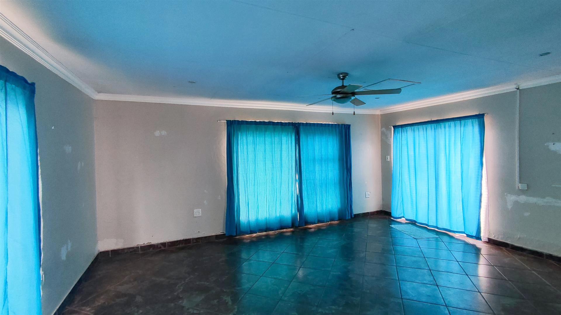 Lounges - 38 square meters of property in New State Areas