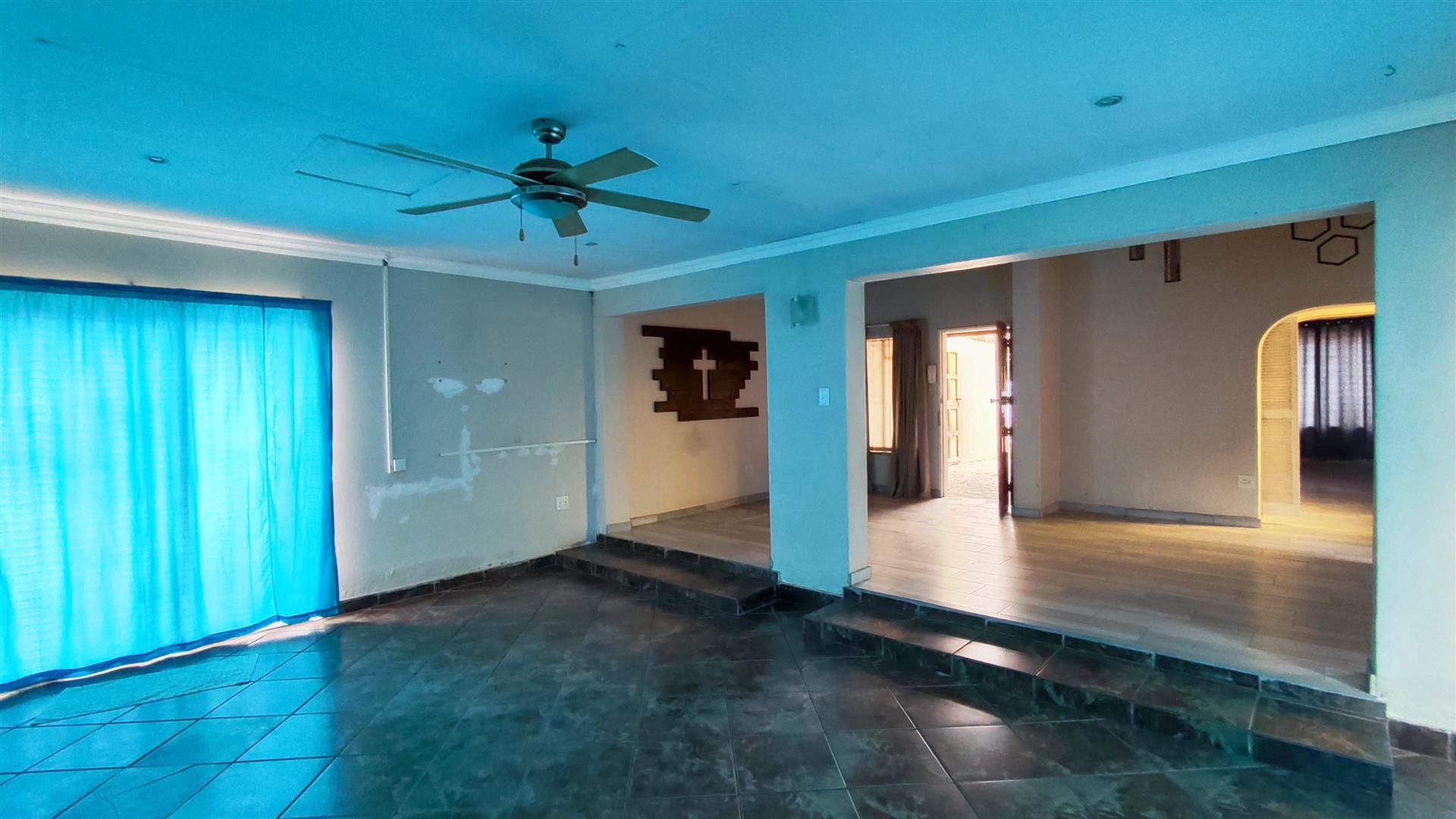 Lounges - 38 square meters of property in New State Areas