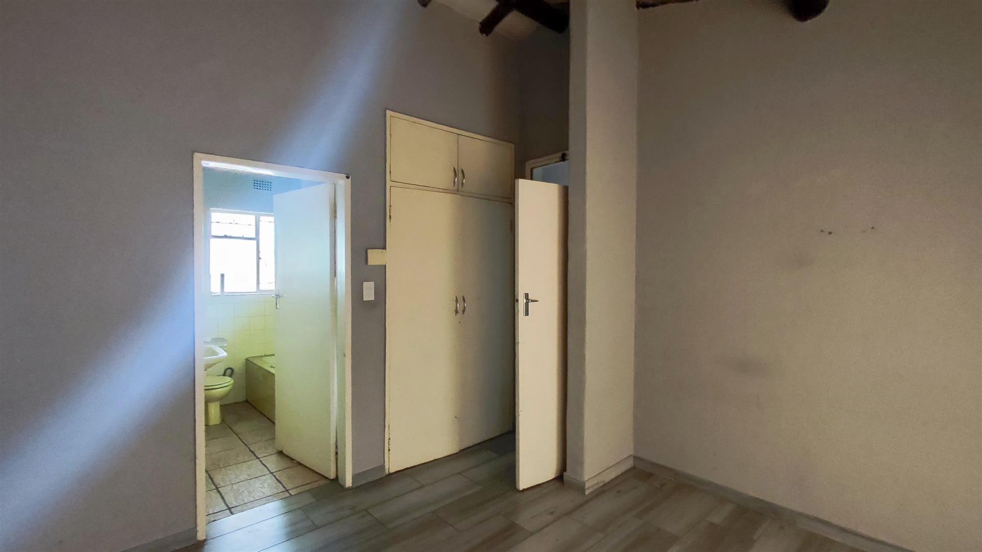 Main Bedroom - 17 square meters of property in New State Areas