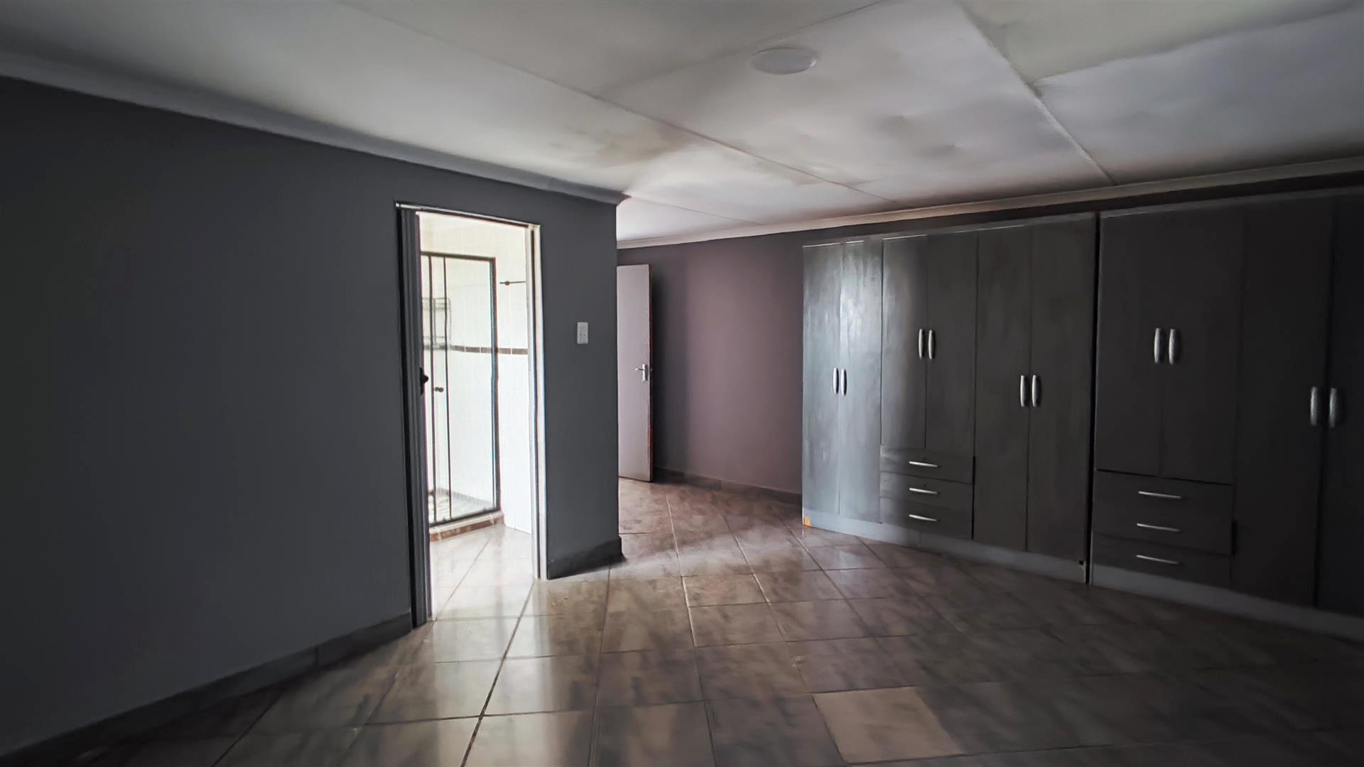 Flatlet - 84 square meters of property in New State Areas