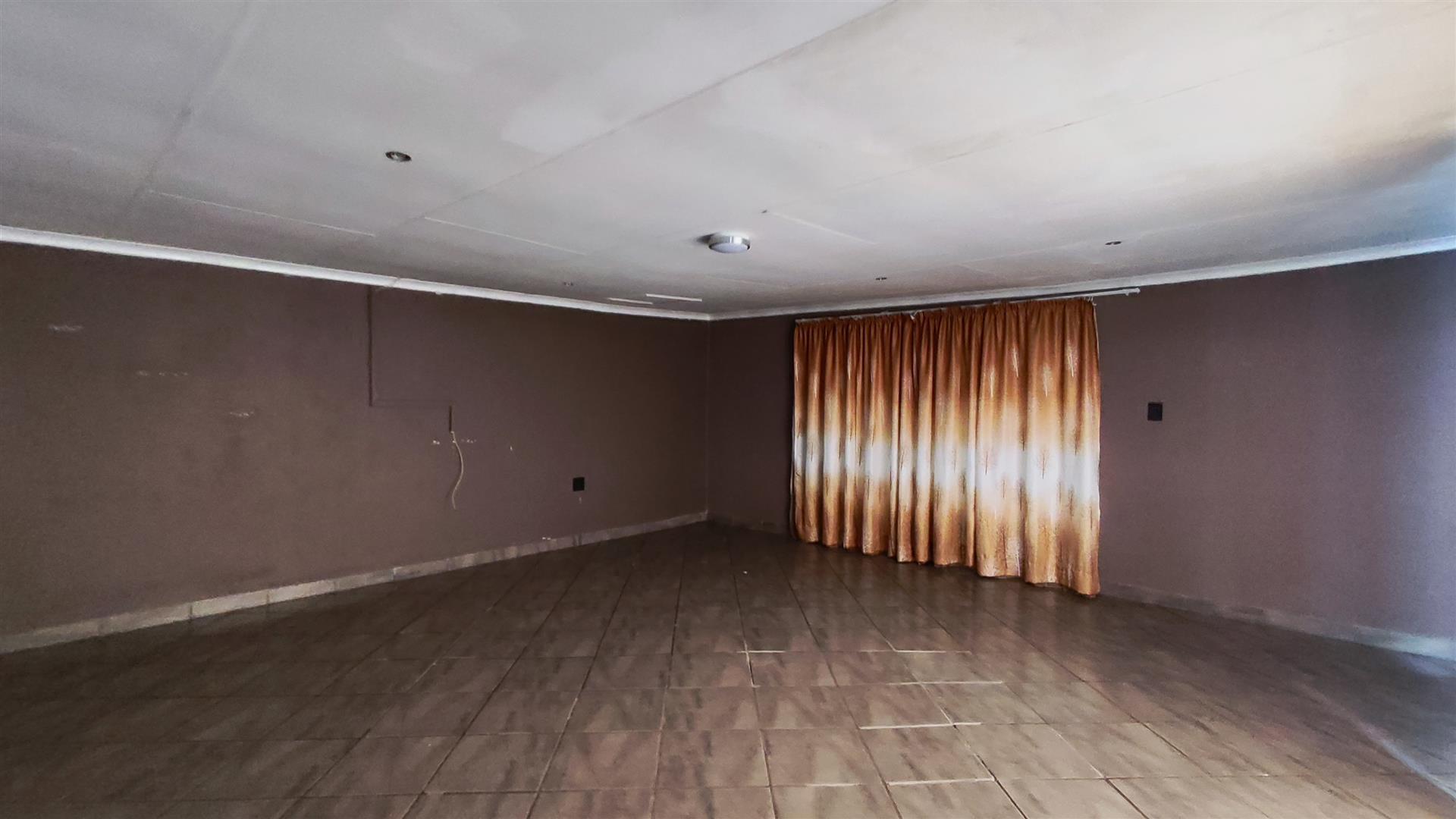 Flatlet - 84 square meters of property in New State Areas