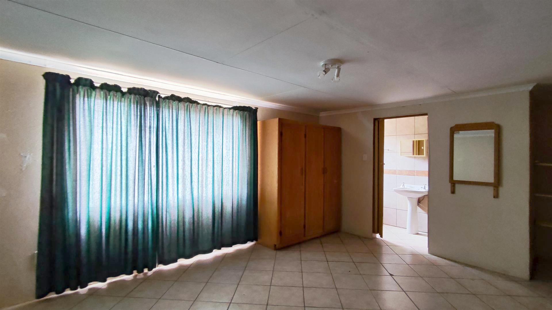 Flatlet - 84 square meters of property in New State Areas