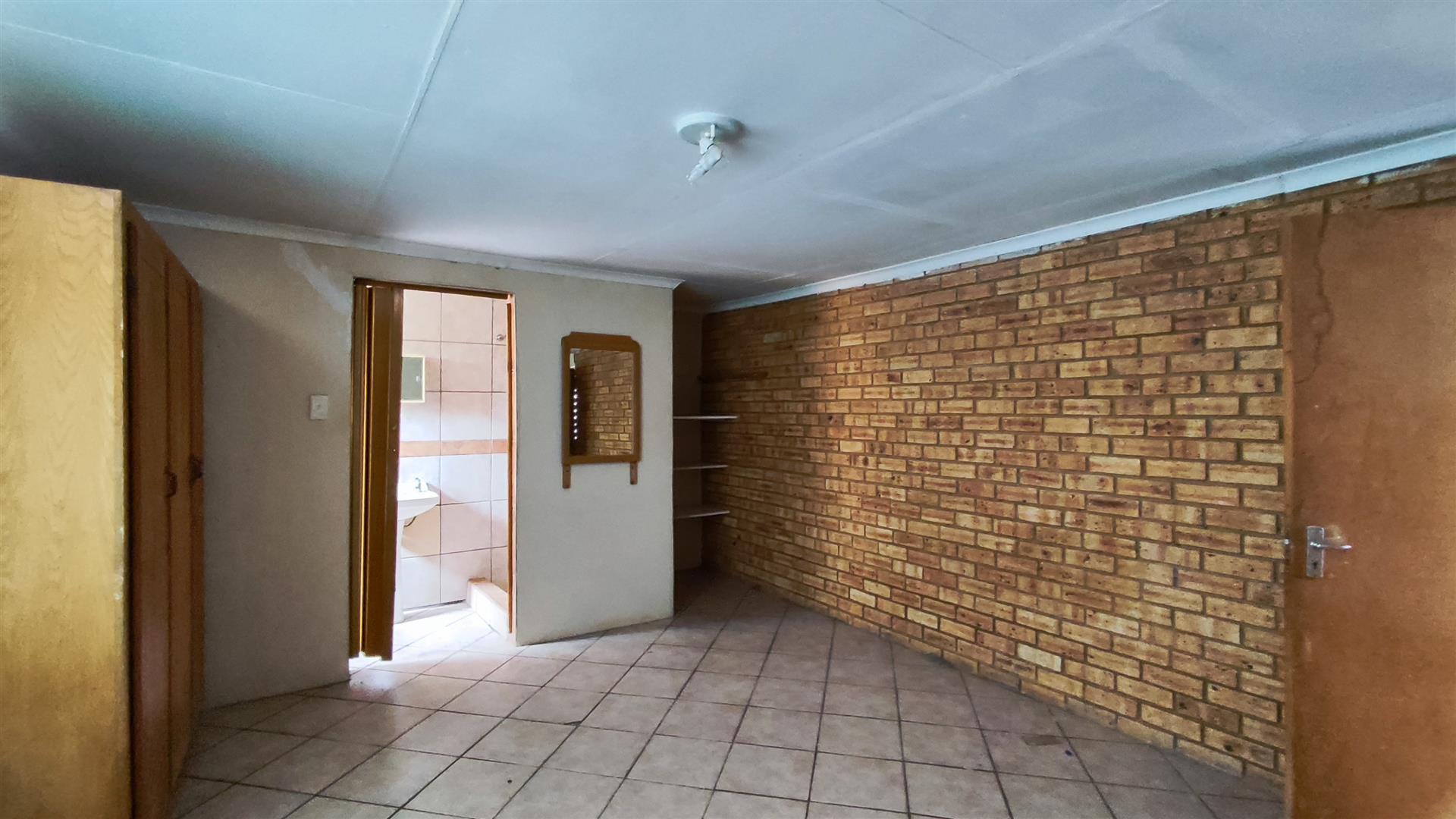 Flatlet - 84 square meters of property in New State Areas