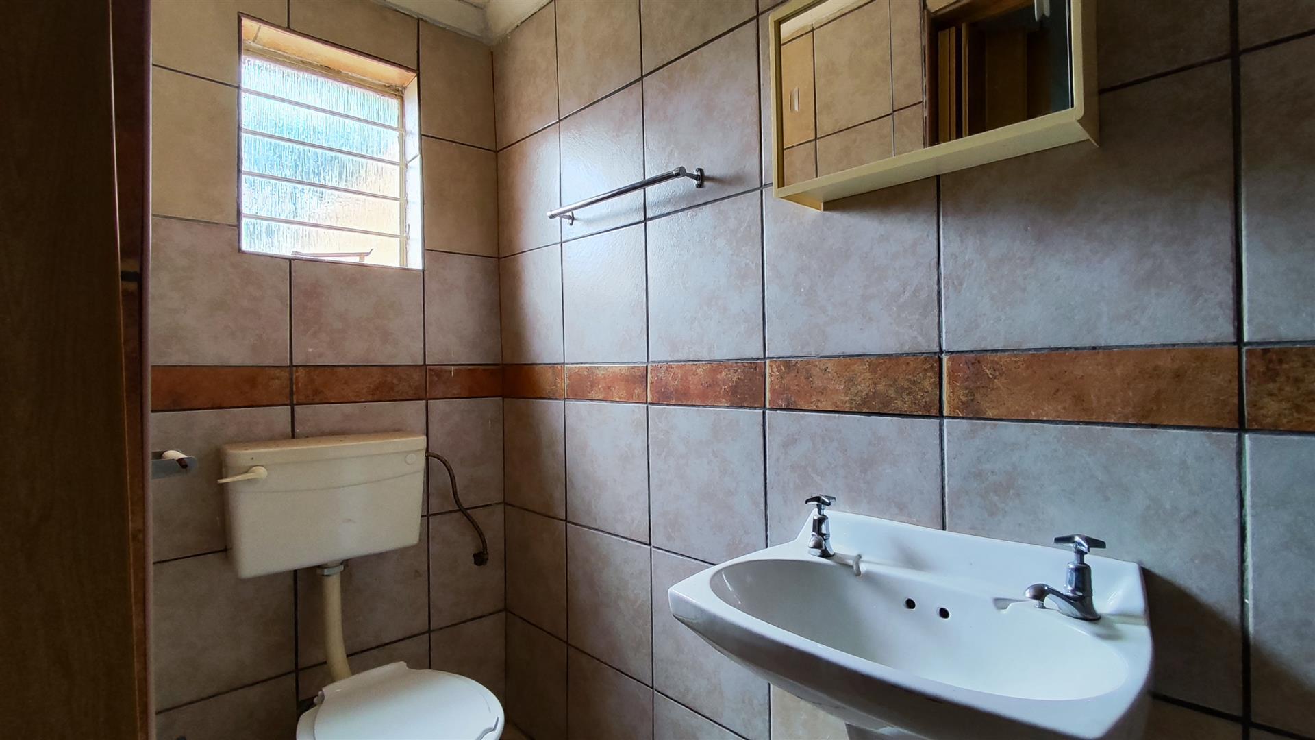 Bathroom 2 - 3 square meters of property in New State Areas