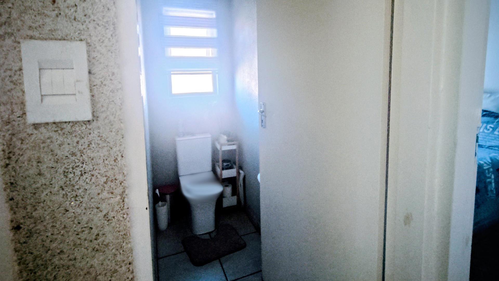 Bathroom 1 of property in Tlhabane West