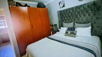 Bed Room 1 of property in Tlhabane West