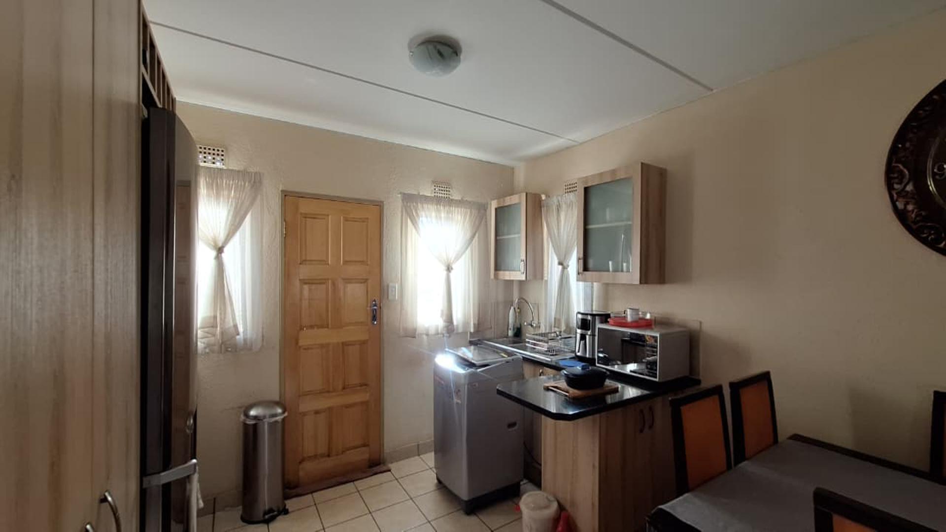 Kitchen - 12 square meters of property in Albertsdal