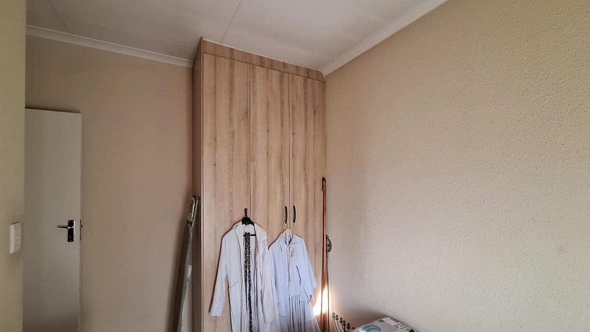 Bed Room 2 - 10 square meters of property in Albertsdal