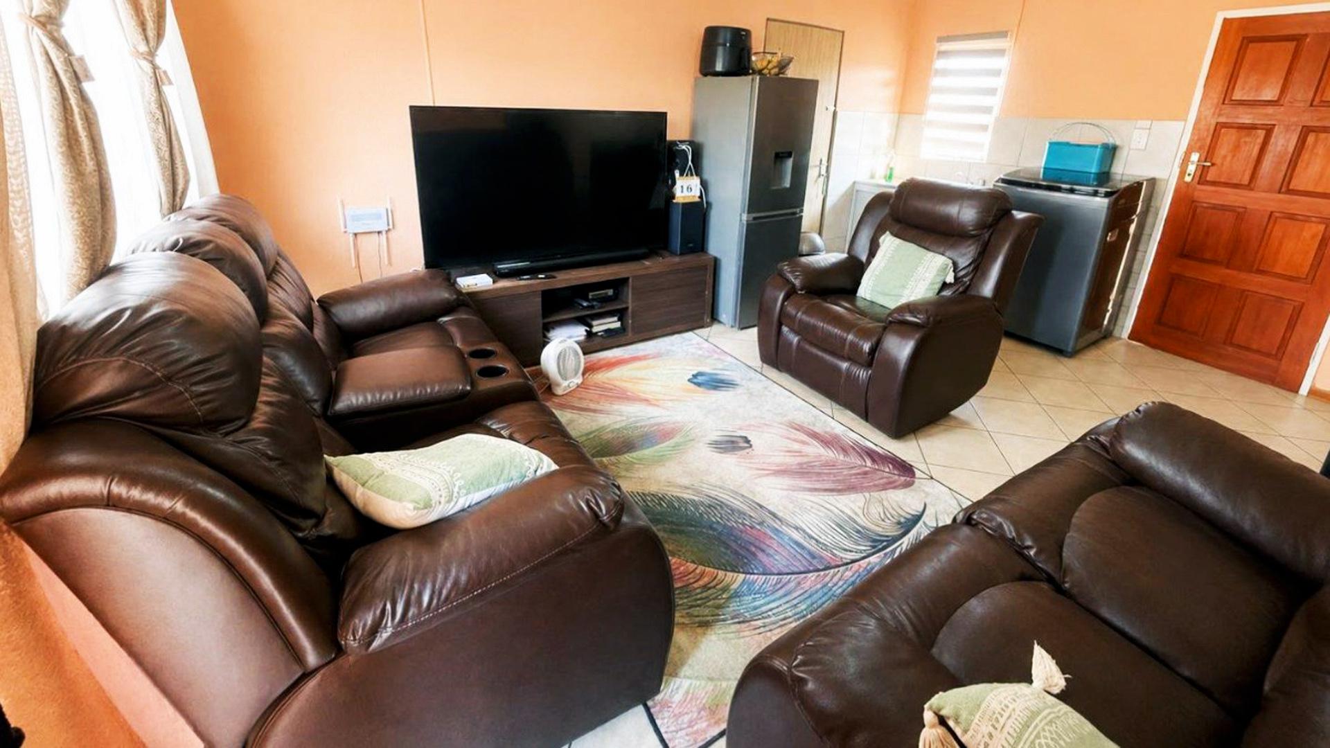 Lounges of property in Klarinet