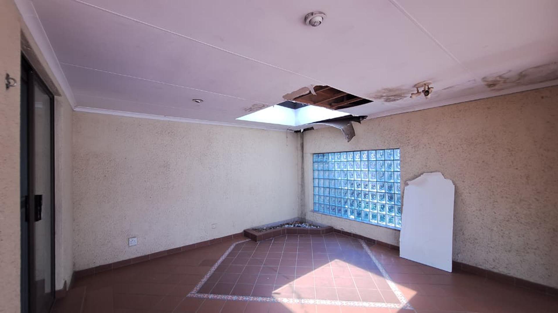 Patio - 35 square meters of property in Kensington - JHB