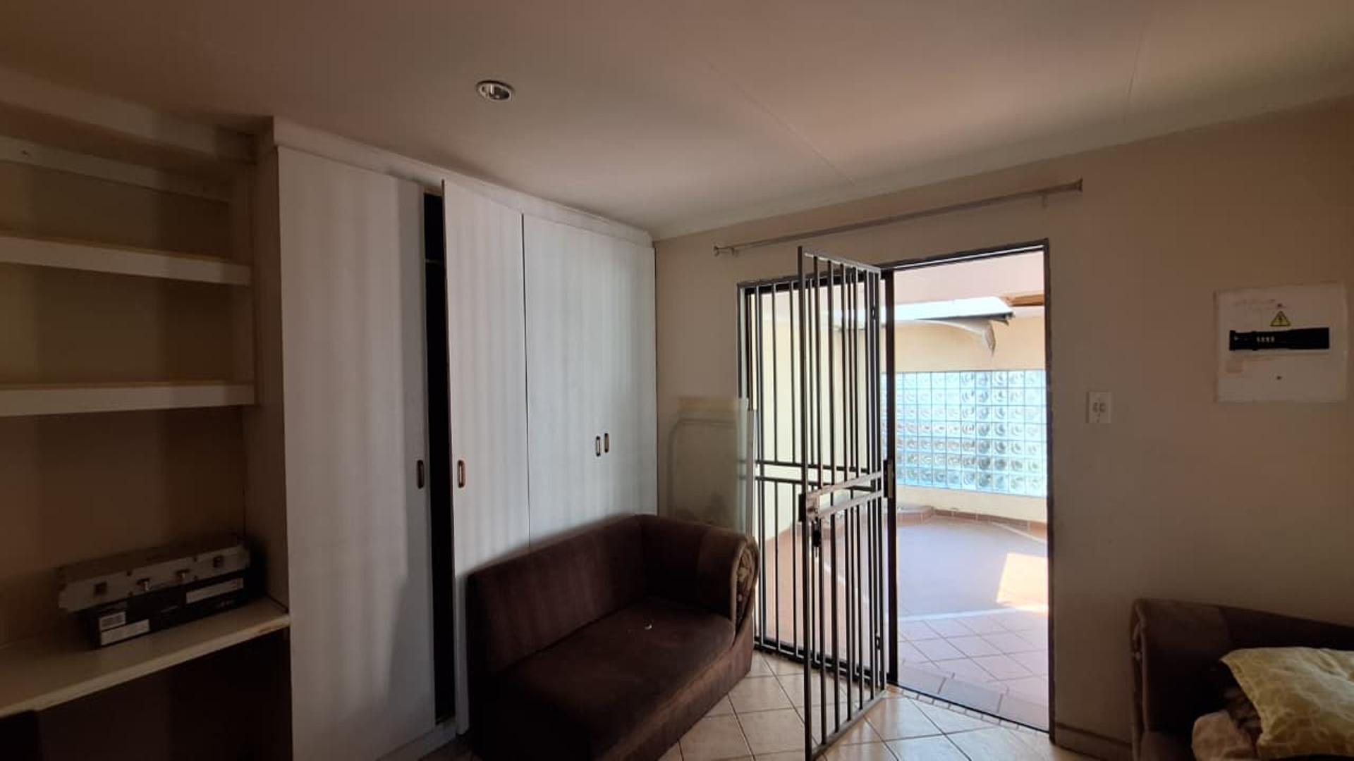 Lounges - 45 square meters of property in Kensington - JHB