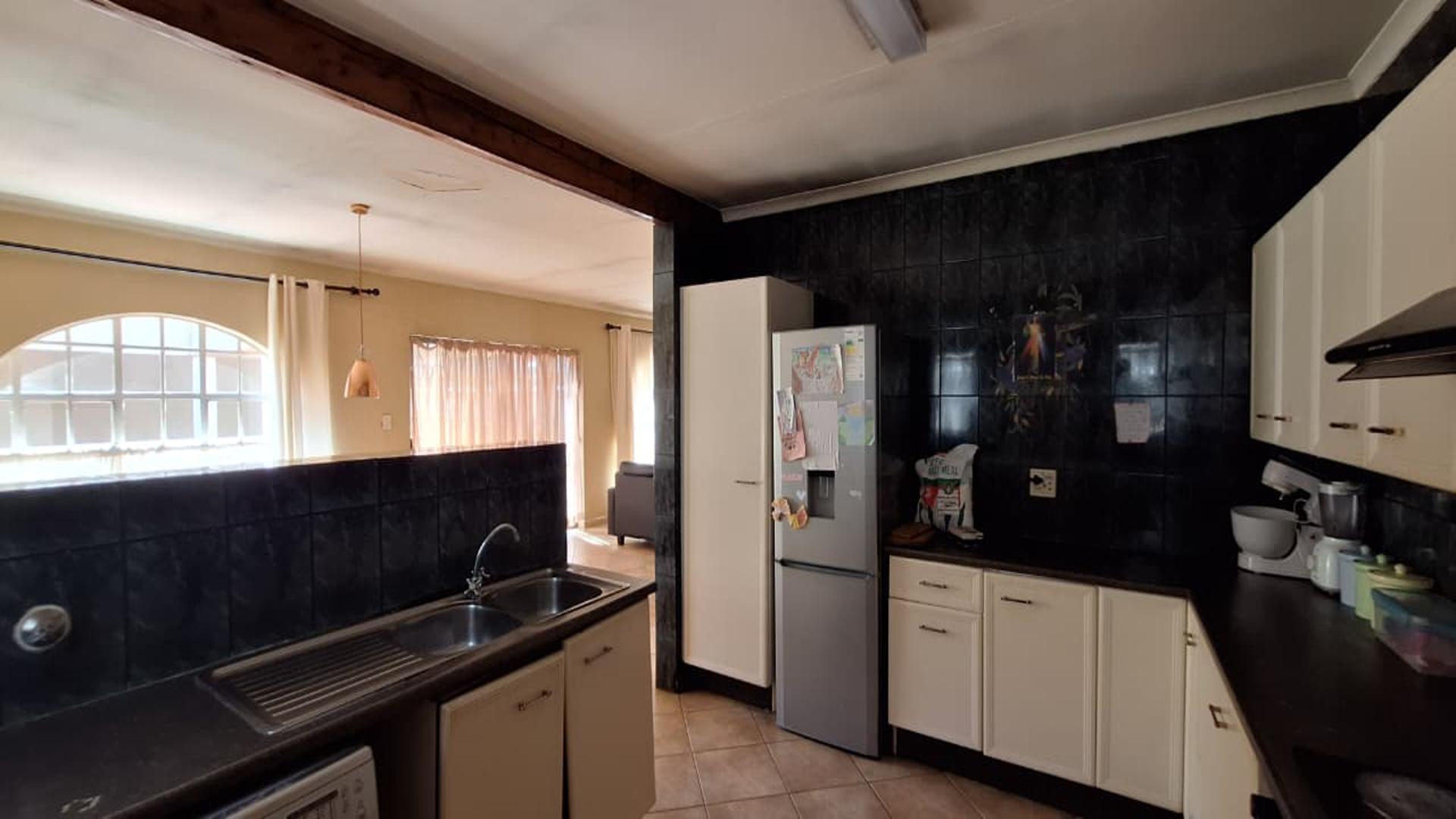 Kitchen - 13 square meters of property in Kensington - JHB