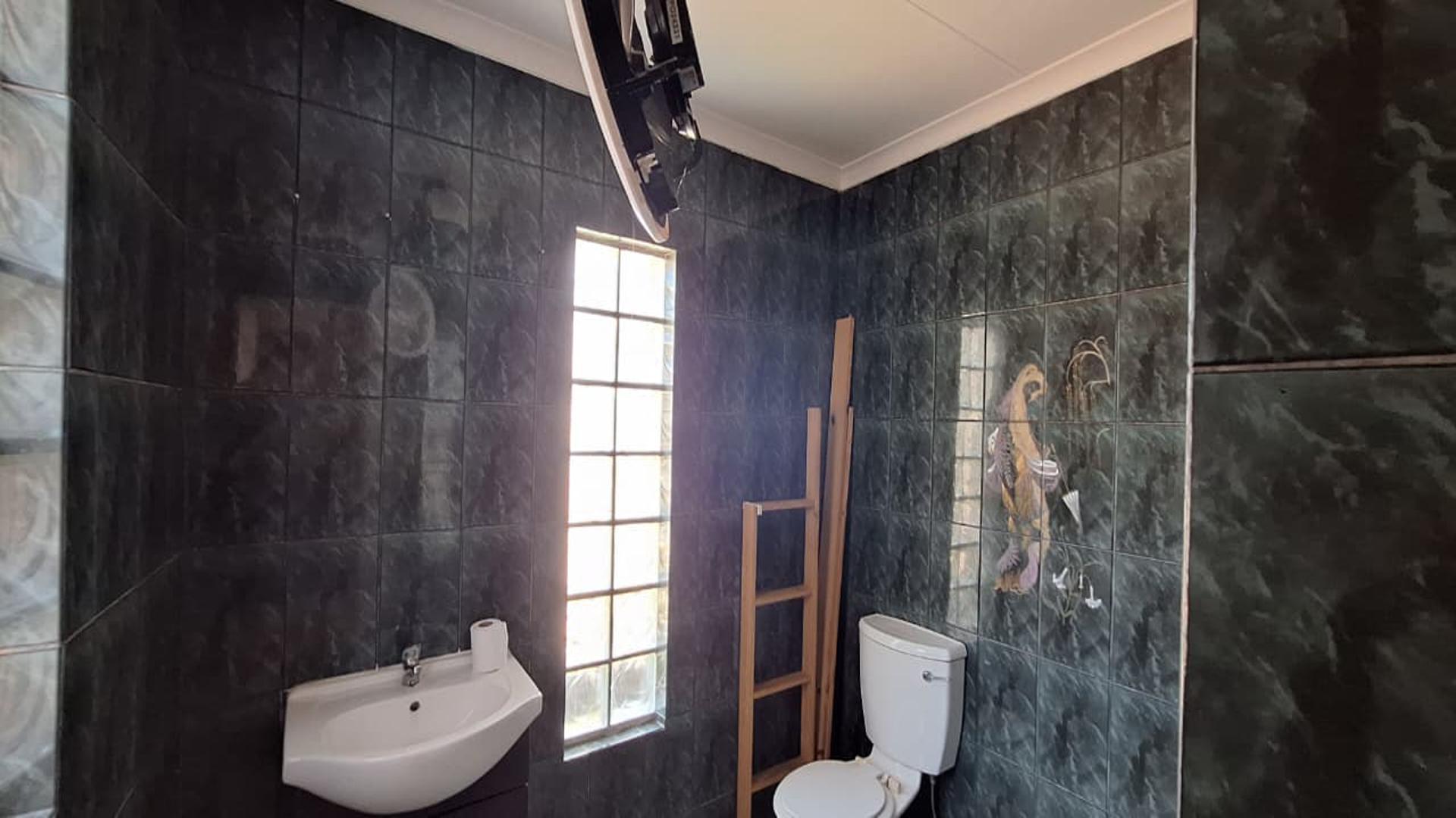 Bathroom 2 - 8 square meters of property in Kensington - JHB