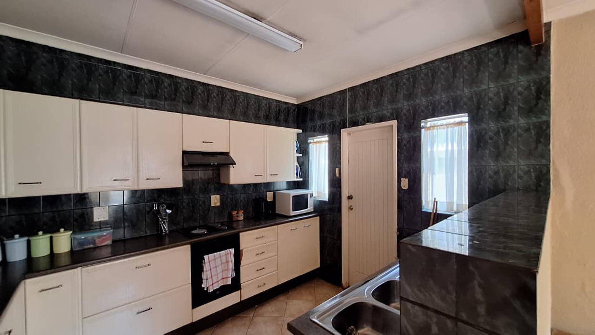 Kitchen - 13 square meters of property in Kensington - JHB