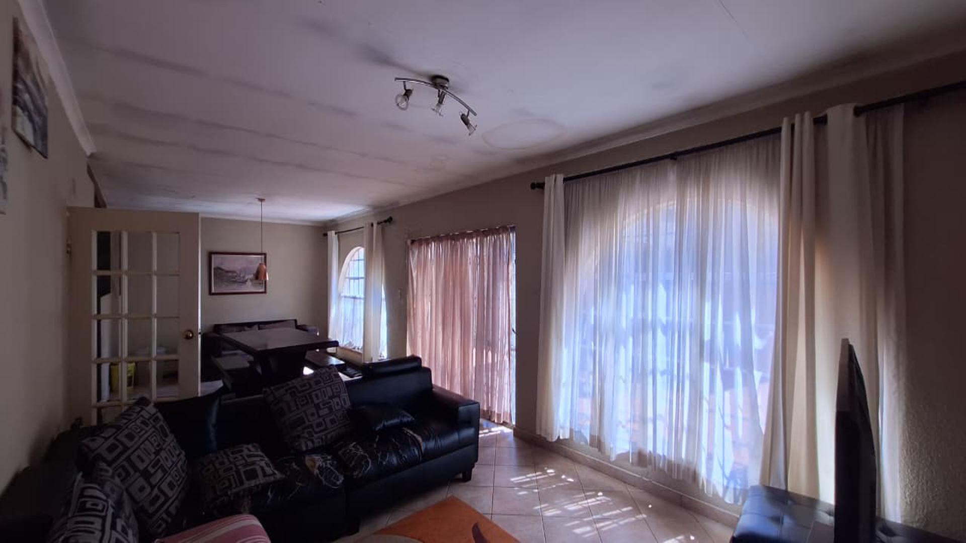 Lounges - 45 square meters of property in Kensington - JHB