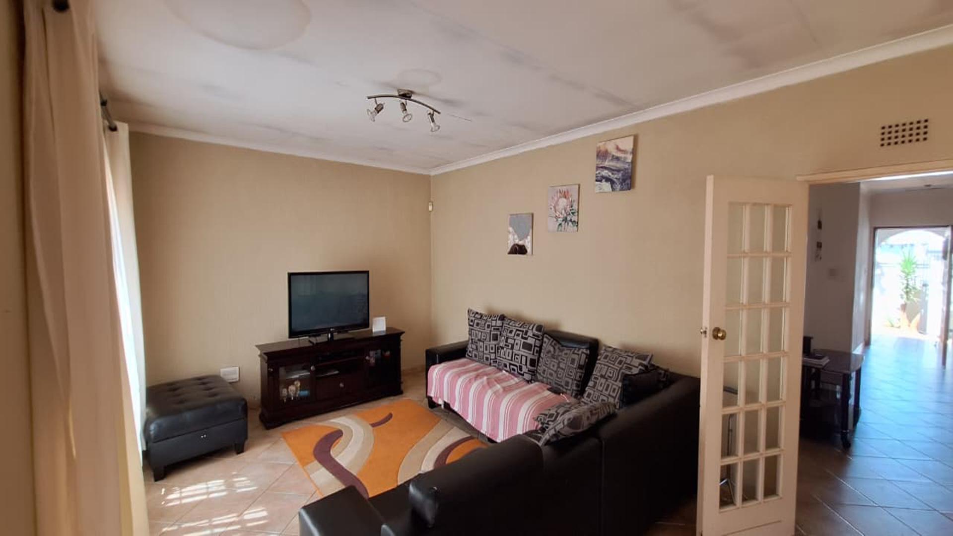 Lounges - 45 square meters of property in Kensington - JHB