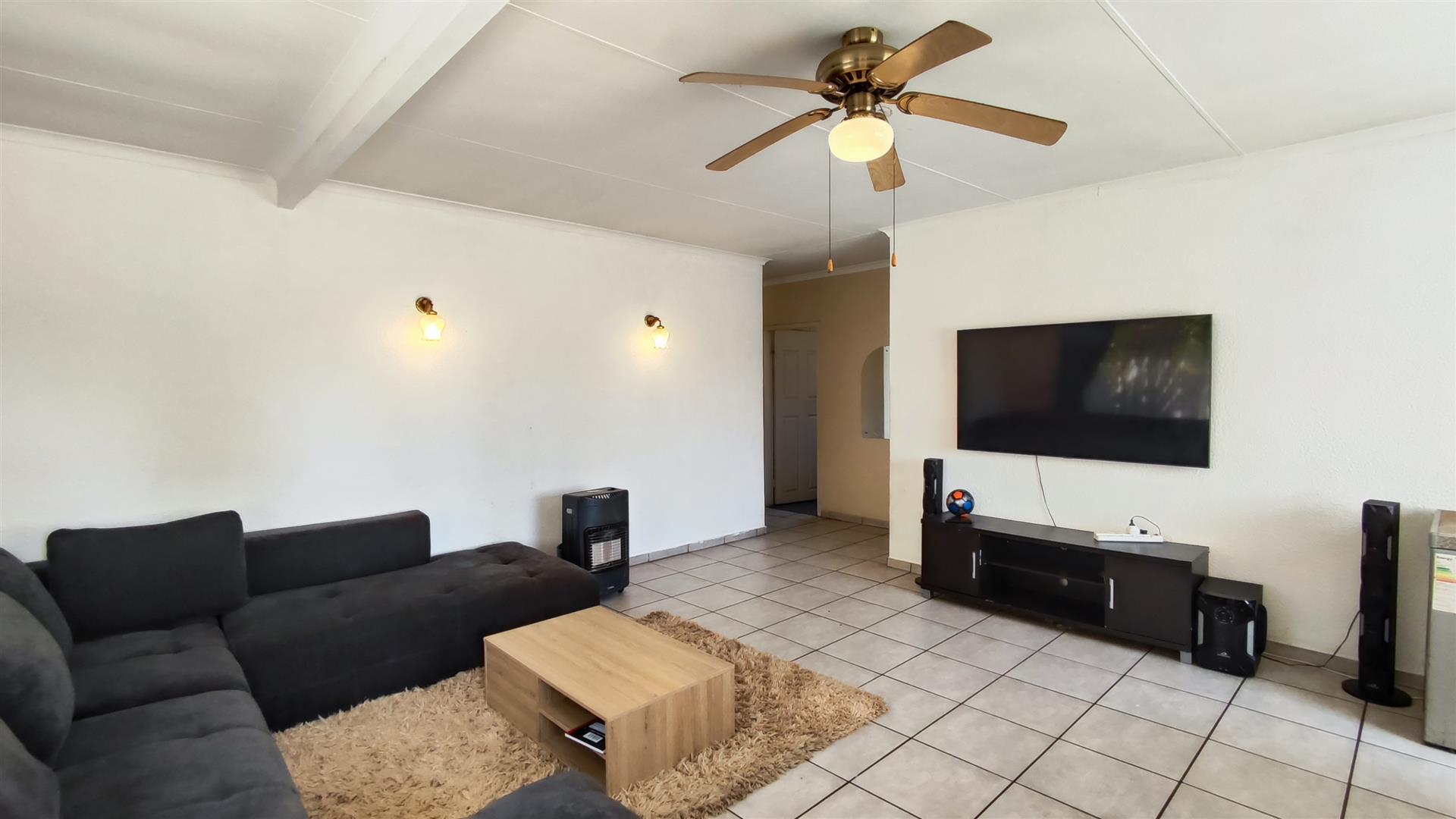 Lounges - 35 square meters of property in Modder East