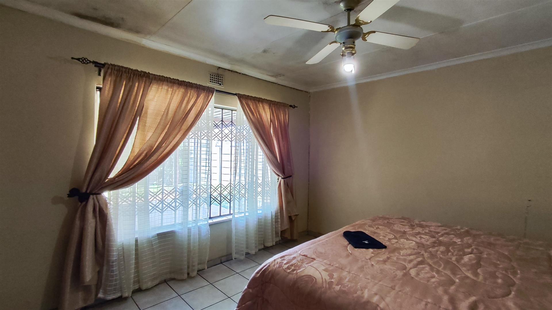 Bed Room 2 - 17 square meters of property in Modder East