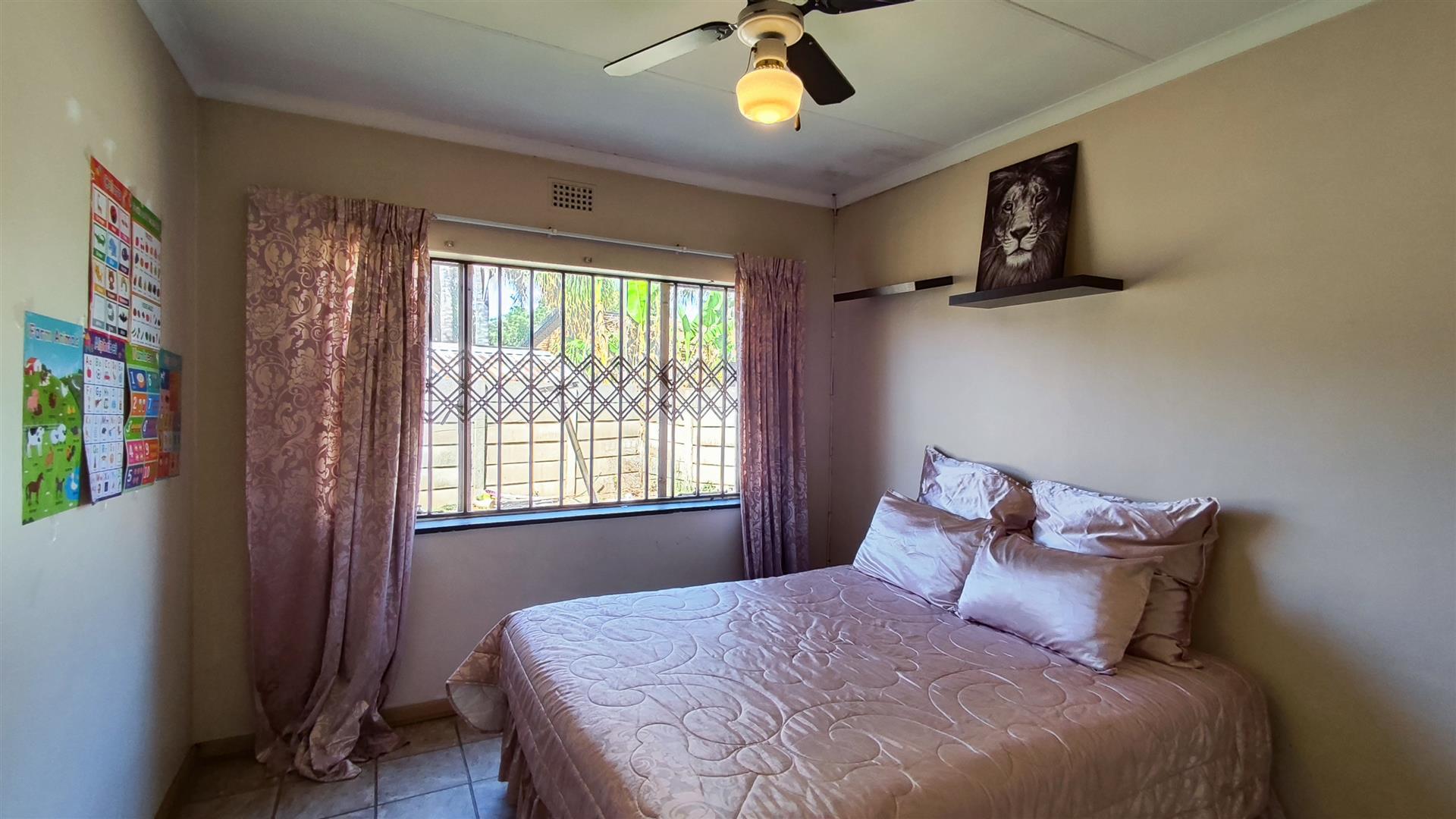 Bed Room 3 - 12 square meters of property in Modder East