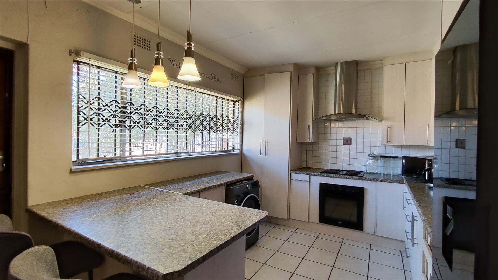 Kitchen - 16 square meters of property in Modder East