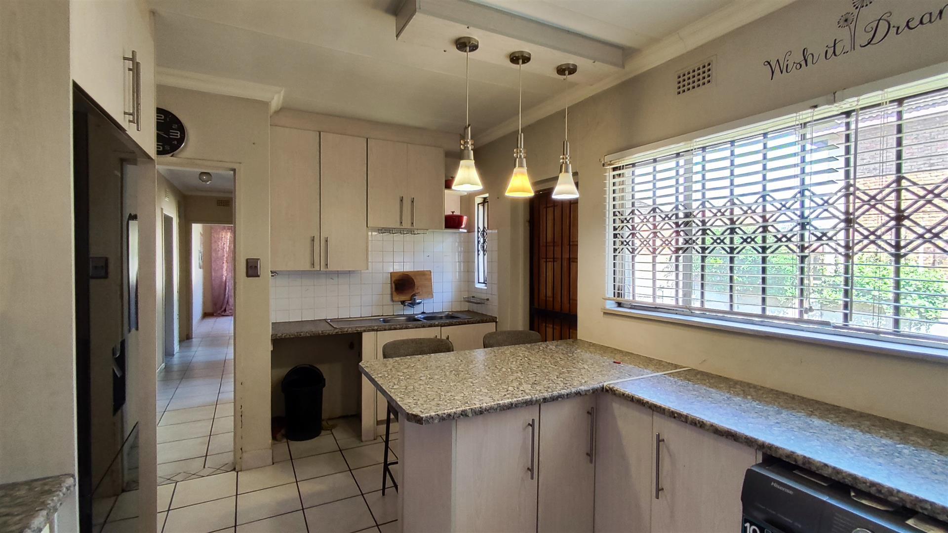 Kitchen - 16 square meters of property in Modder East