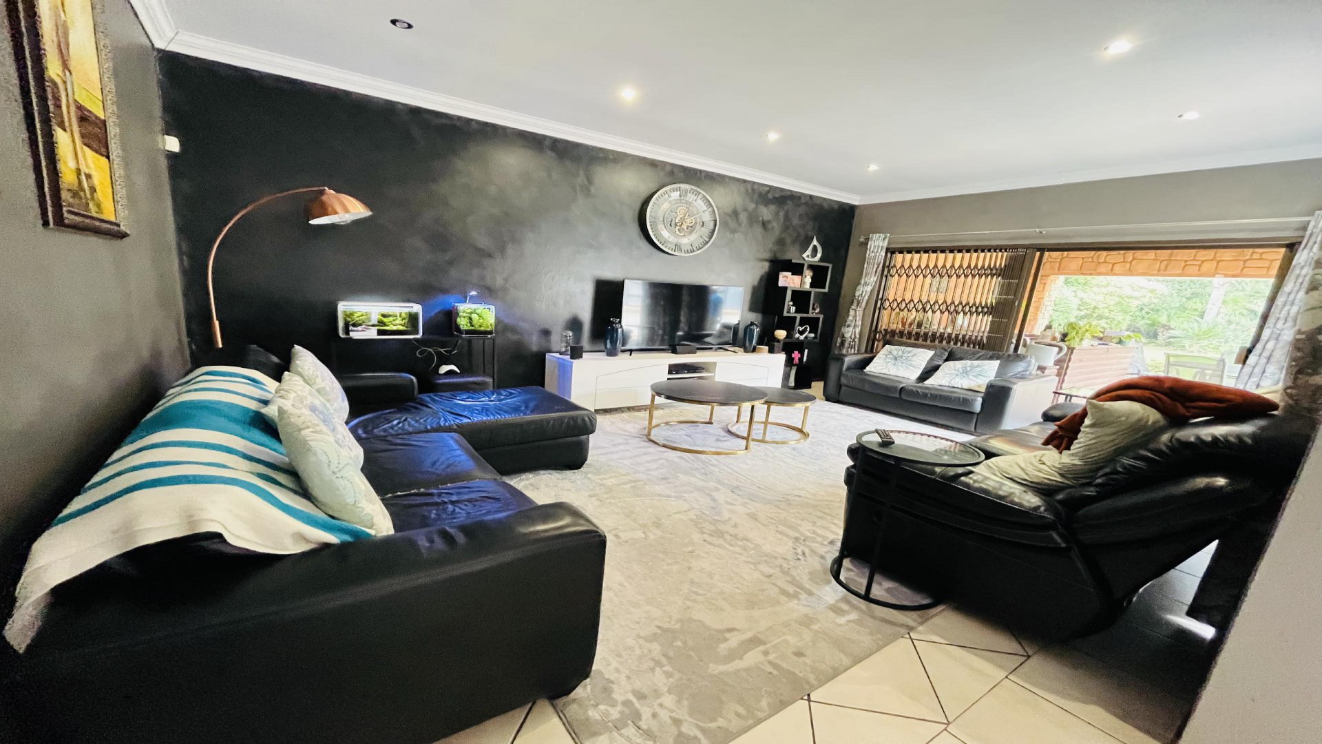 Lounges of property in Honeydew Ridge