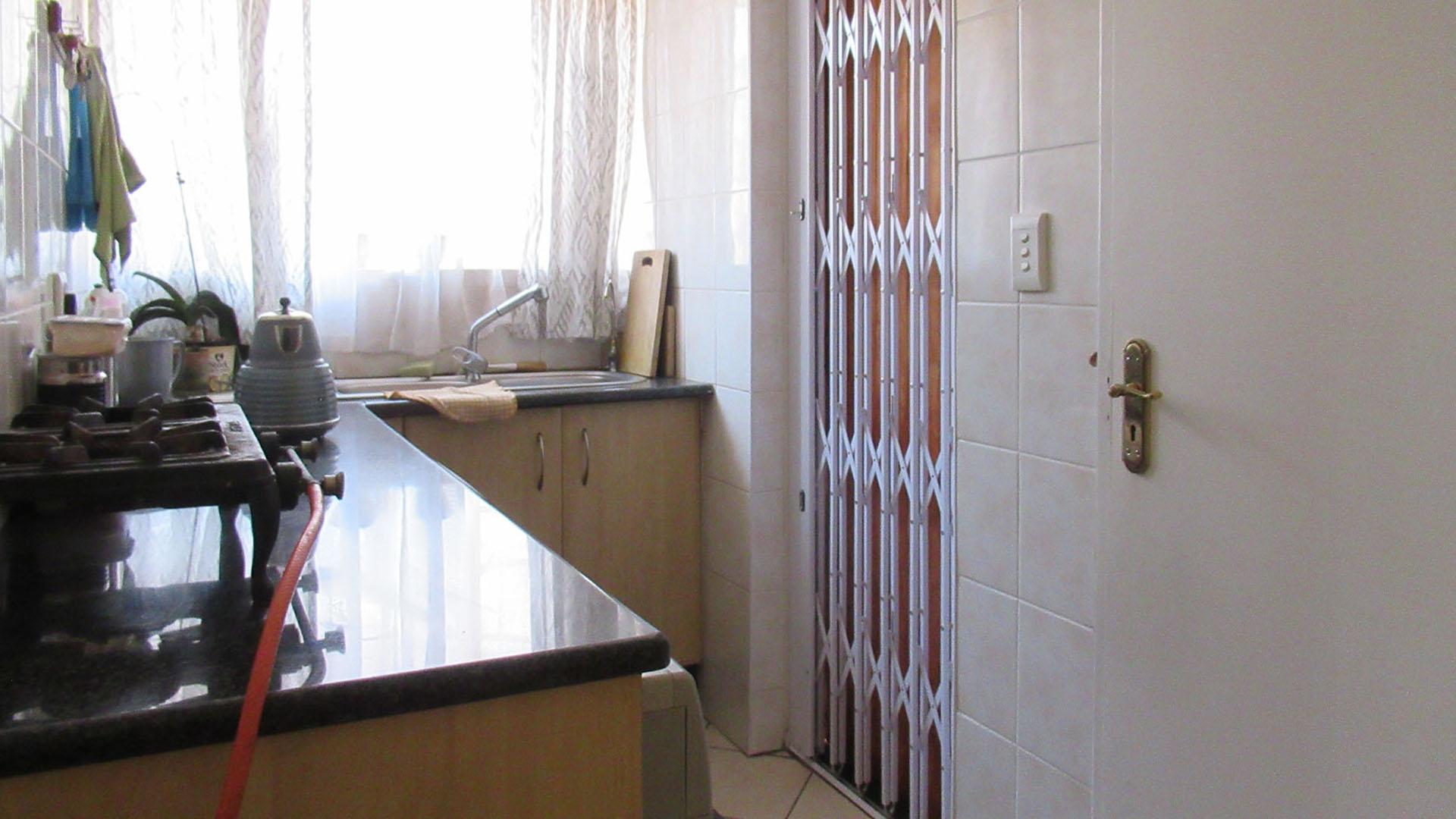 Scullery - 6 square meters of property in Honeydew Ridge