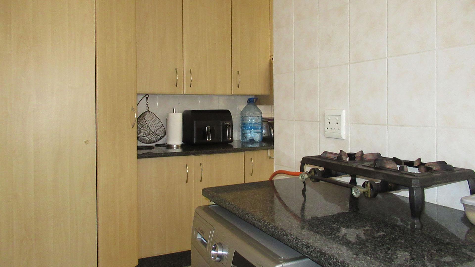 Scullery - 6 square meters of property in Honeydew Ridge