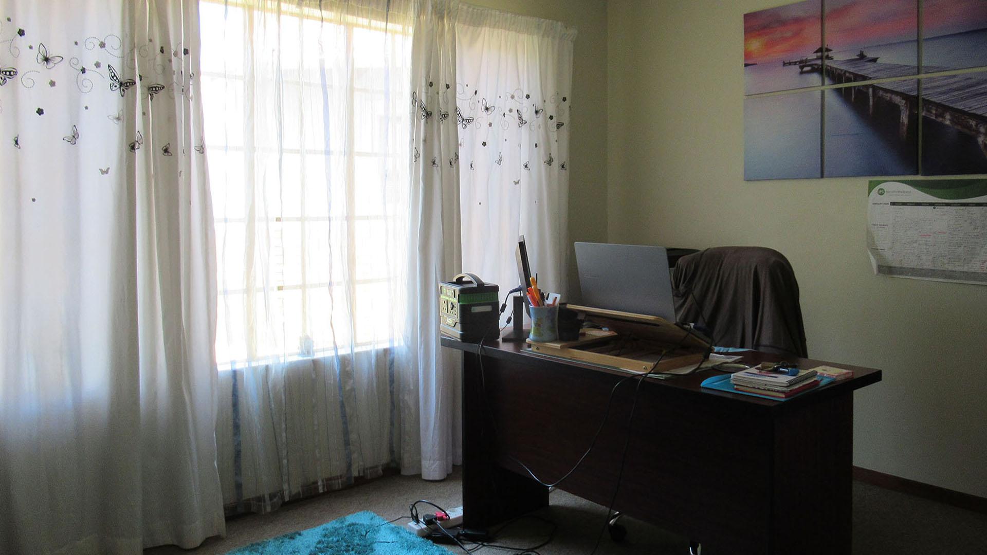 Bed Room 1 - 12 square meters of property in Honeydew Ridge