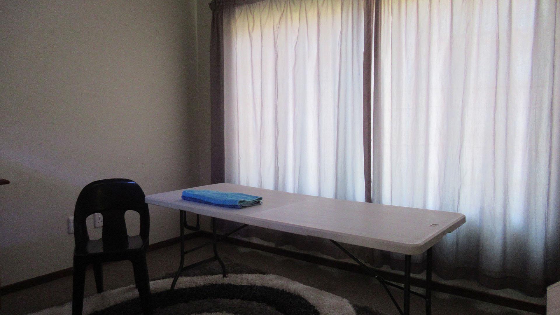 Bed Room 2 - 10 square meters of property in Honeydew Ridge