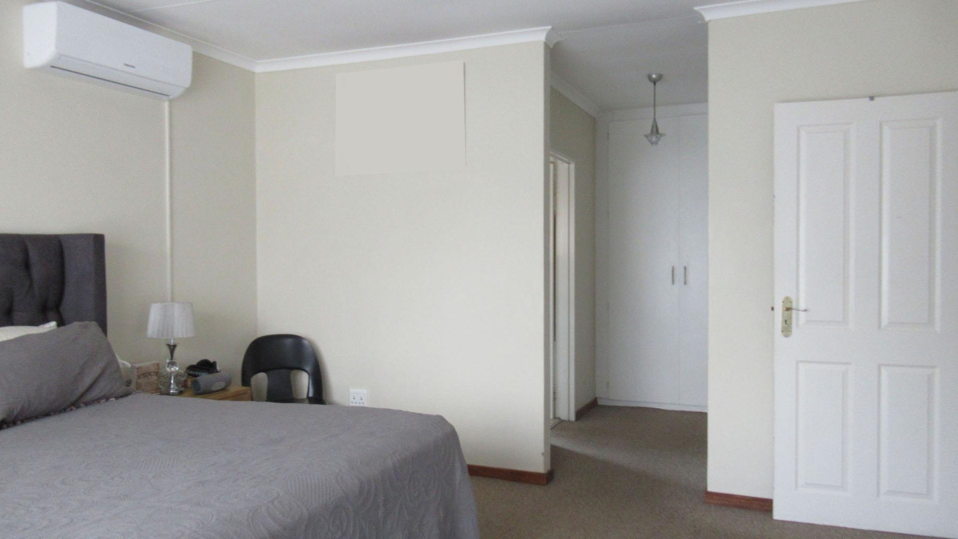 Main Bedroom - 31 square meters of property in Honeydew Ridge