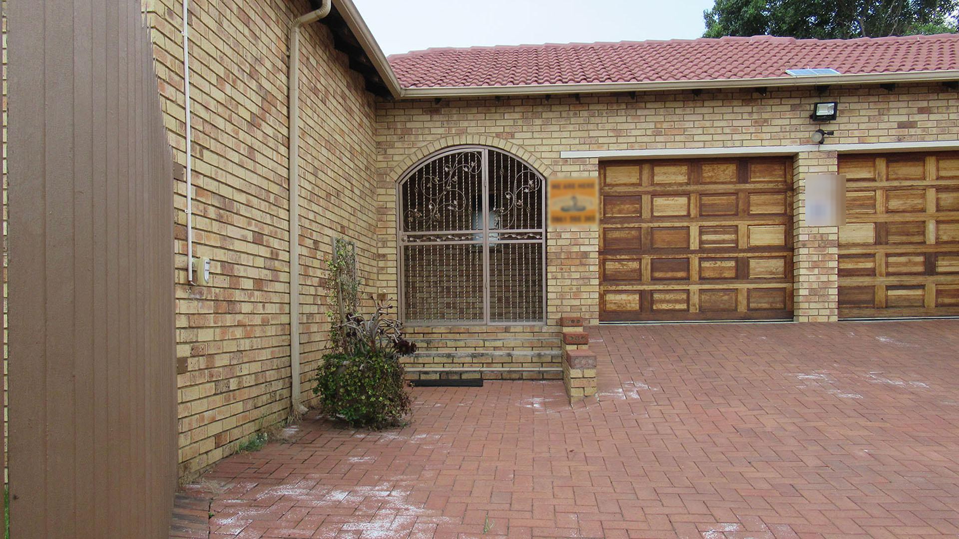 Front View of property in Honeydew Ridge