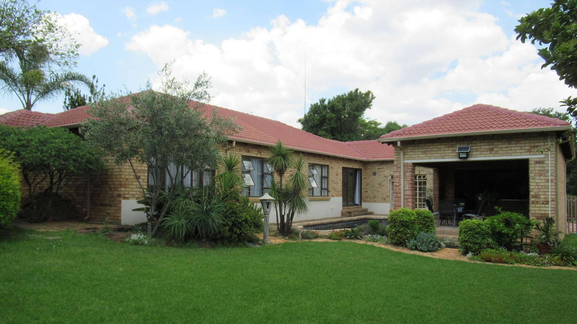 Backyard of property in Honeydew Ridge