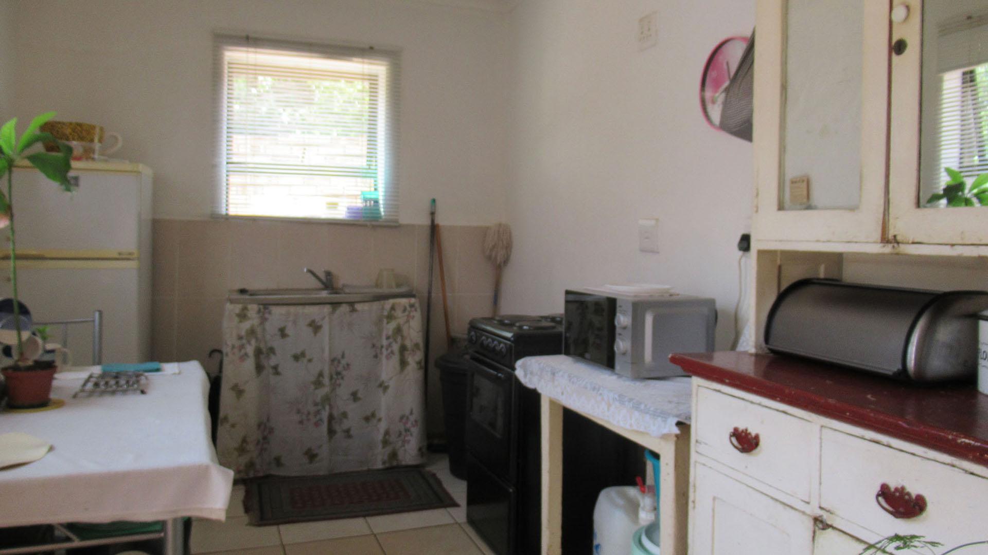 Kitchen - 21 square meters of property in Honeydew Ridge
