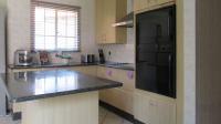 Kitchen - 21 square meters of property in Honeydew Ridge
