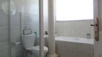 Bathroom 1 - 7 square meters of property in Honeydew Ridge