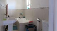 Bathroom 2 - 4 square meters of property in Honeydew Ridge