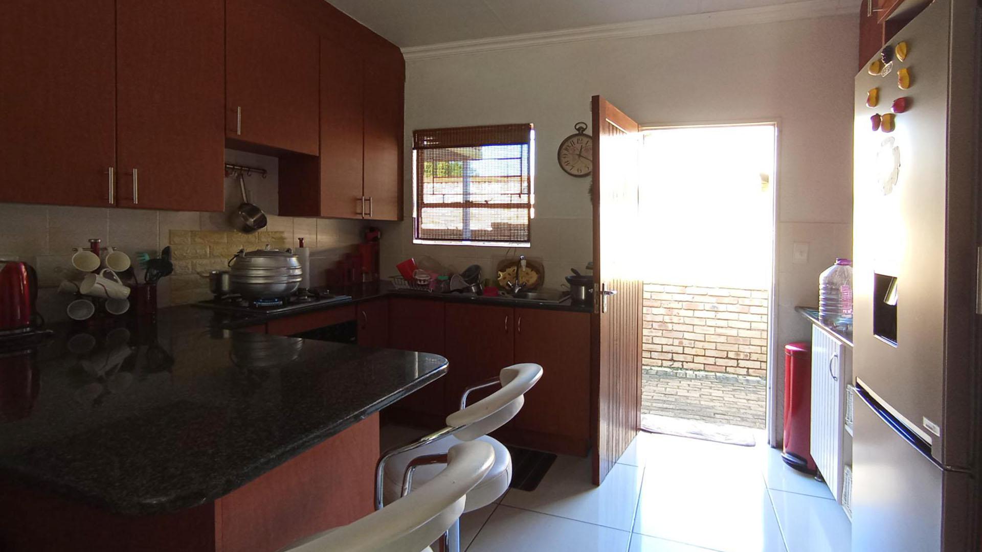 Kitchen - 10 square meters of property in Celtisdal