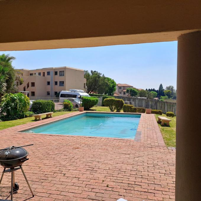 2 Bedroom Apartment for Sale For Sale in Weltevreden Park - MR696937