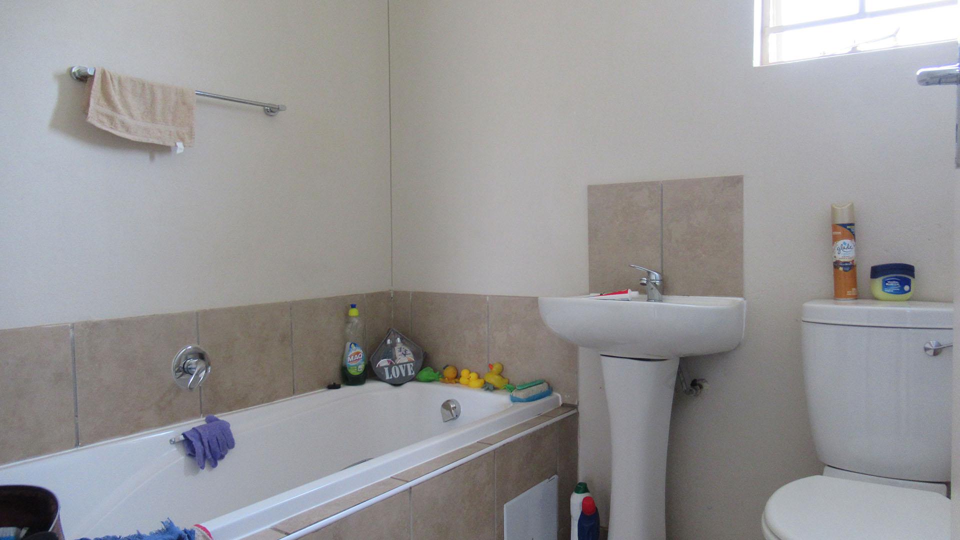 Bathroom 1 - 5 square meters of property in Sky City