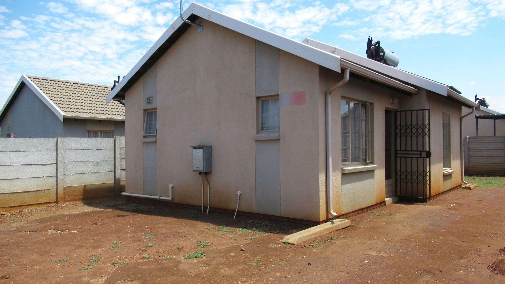 Front View of property in Sky City