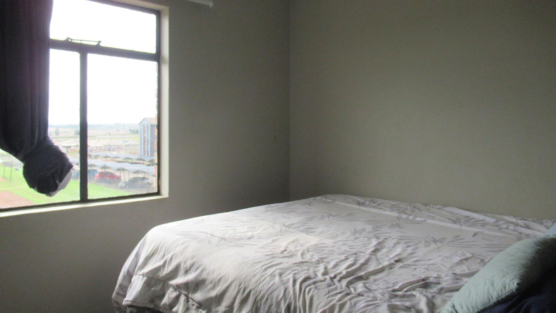 Bed Room 1 - 7 square meters of property in Sky City