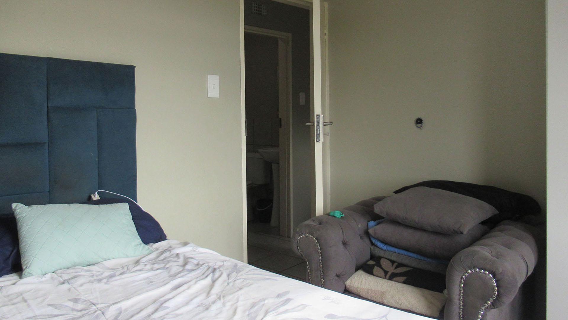Bed Room 1 - 7 square meters of property in Sky City