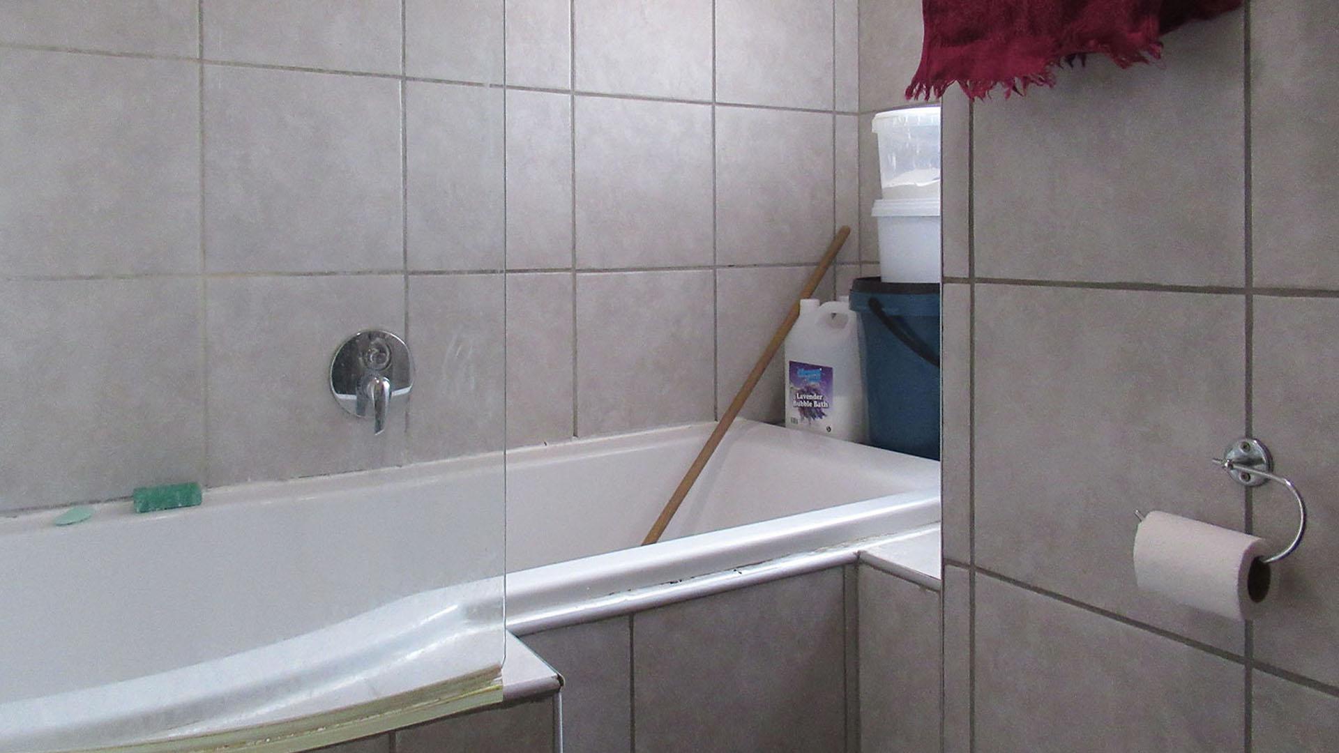 Bathroom 1 - 4 square meters of property in Sky City