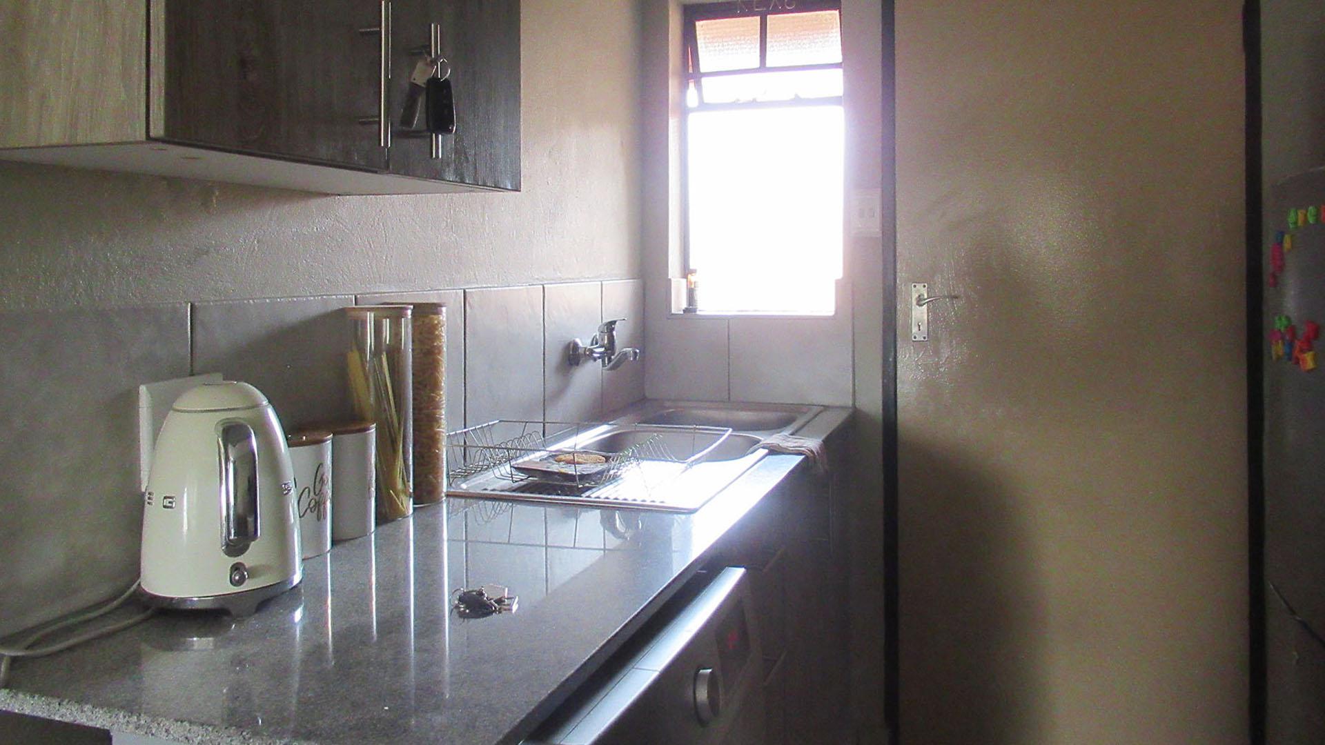 Kitchen - 5 square meters of property in Sky City