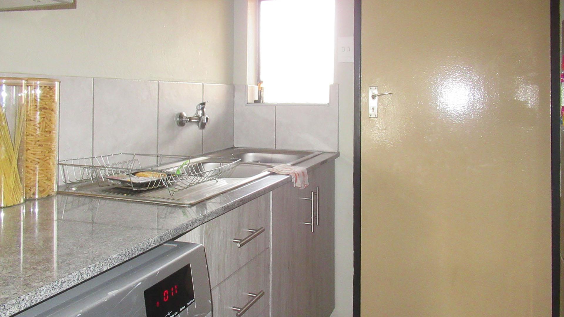 Kitchen - 5 square meters of property in Sky City