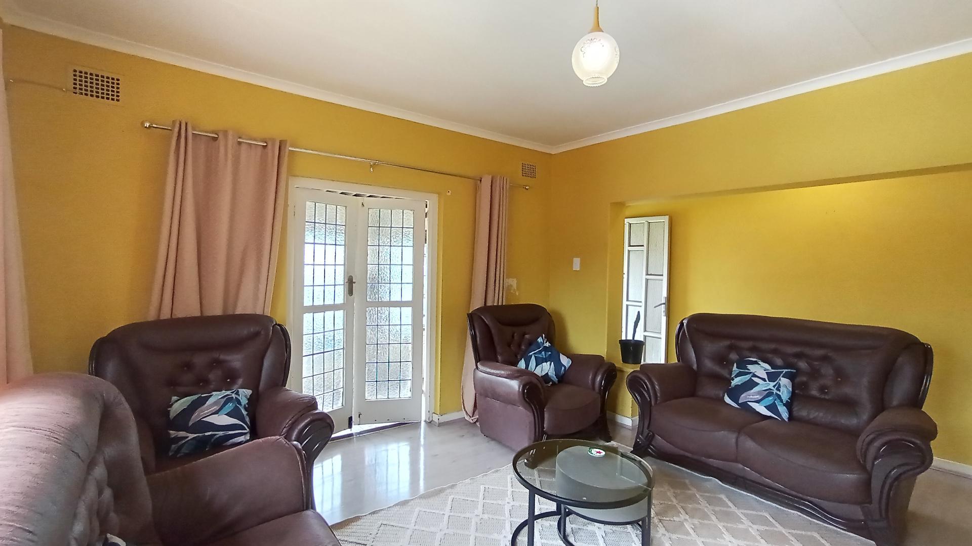 Lounges - 20 square meters of property in Grosvenor