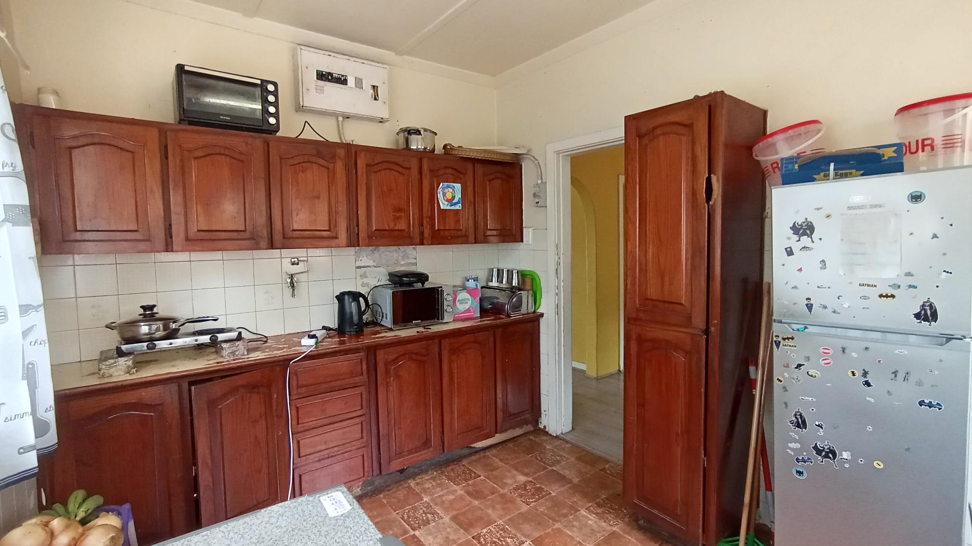 Kitchen - 12 square meters of property in Grosvenor
